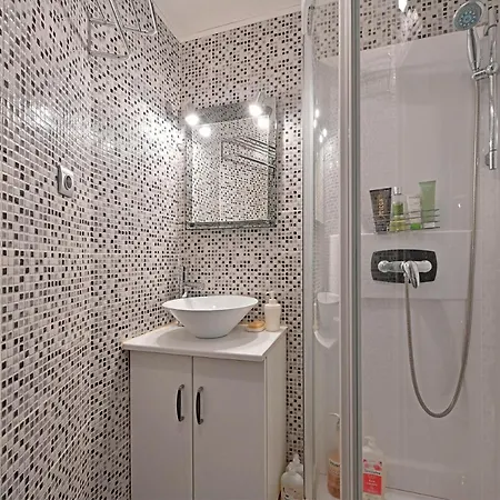 T3 De 45 M2 Avec Terrasse - Entierement Climatise - 2 - 400m De La - Avec Piscine Apartment
