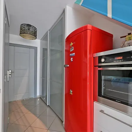 T3 De 45 M2 Avec Terrasse - Entierement Climatise - 2 - 400m De La - Avec Piscine *